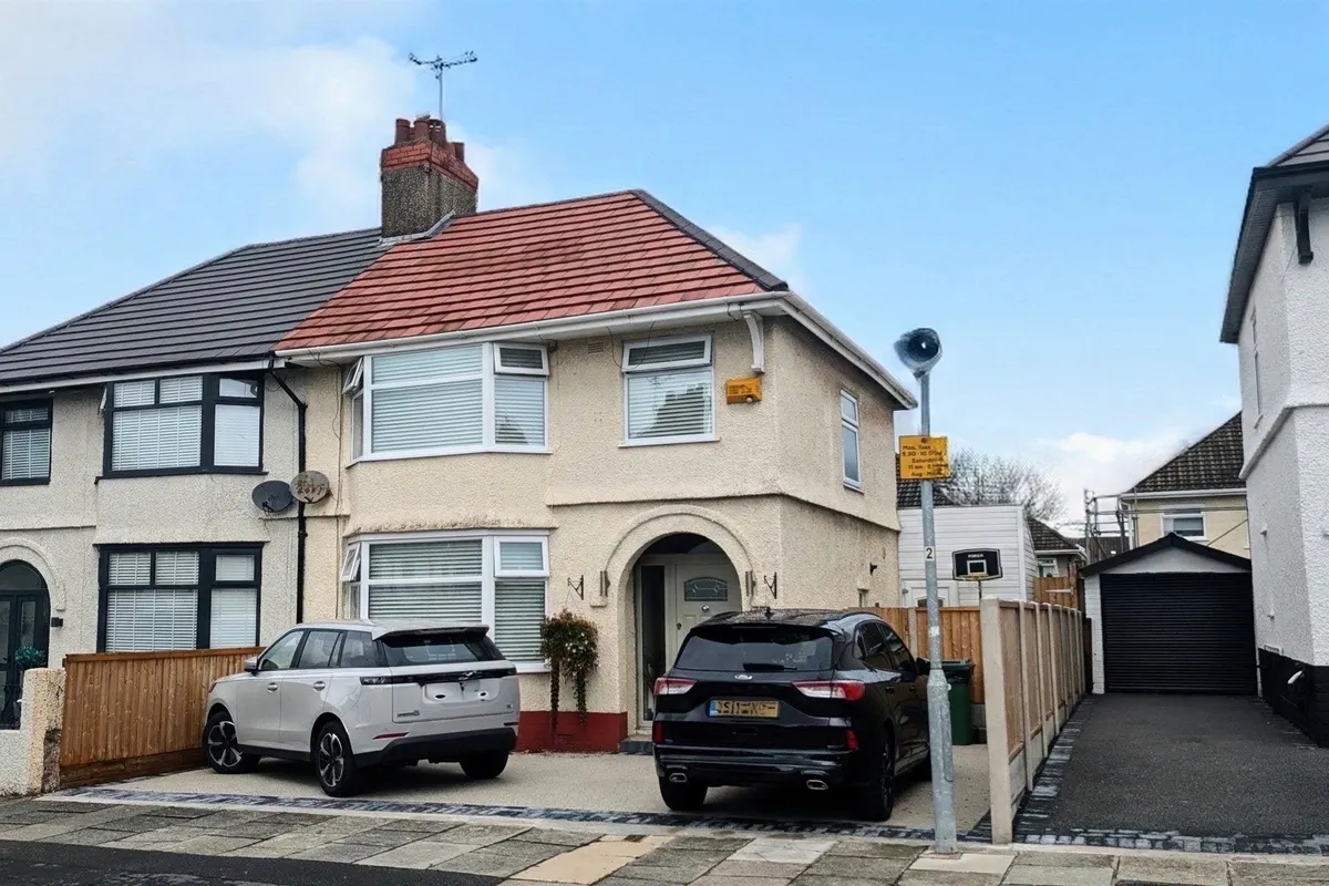 Everest Road, Birkenhead
