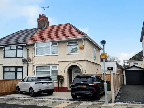 Everest Road, Birkenheadphoto