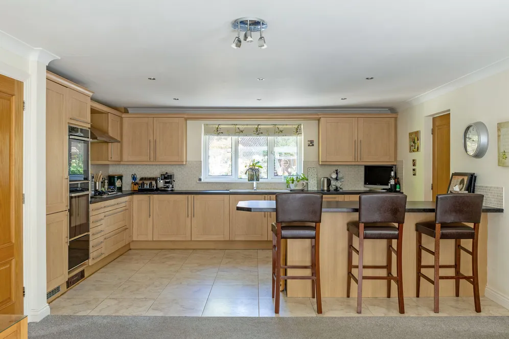 Ashburn Place, Fordingbridge, SP6 photo 3