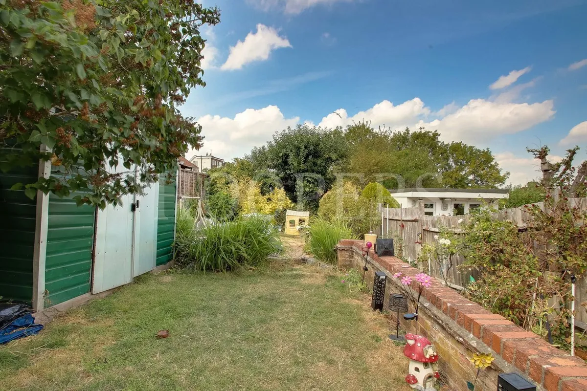 Wakemans Hill Avenue, London, NW9