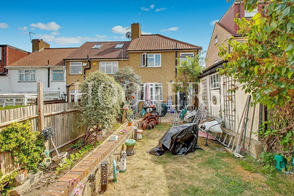 Wakemans Hill Avenue, London, NW9