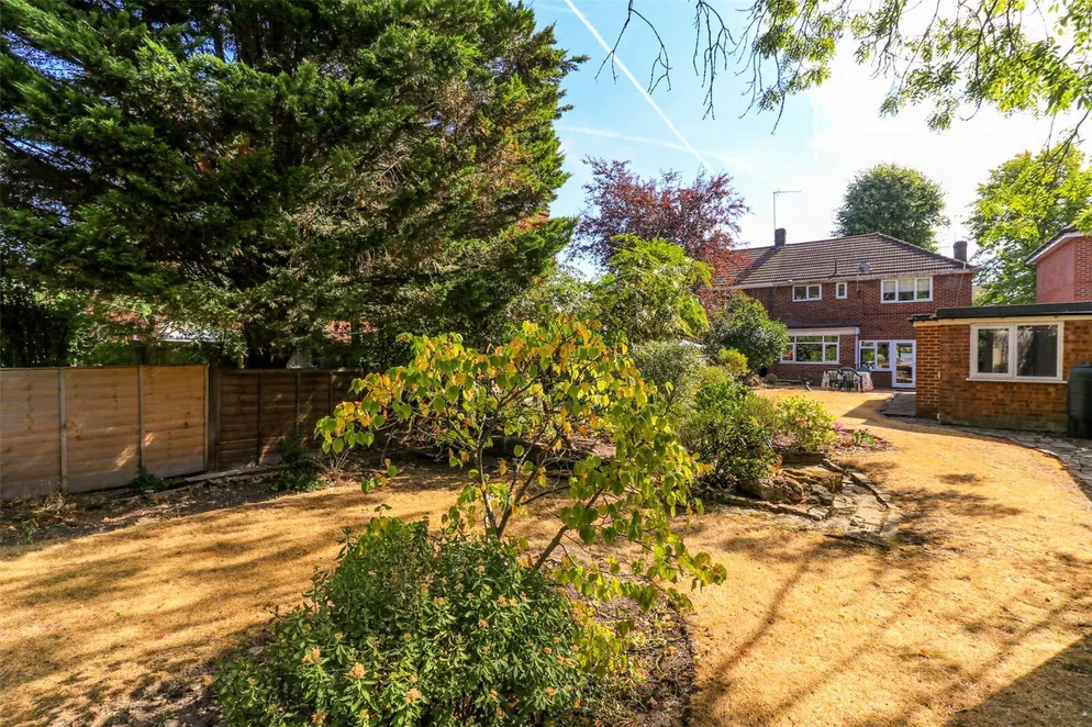 Property carousel item 4