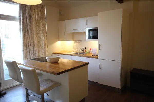 Shrob Lodge, Towcester Road, MK19 photo 3