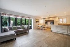 Elizabeth Close, Stratford-Upon-Avon, CV37 photo 3