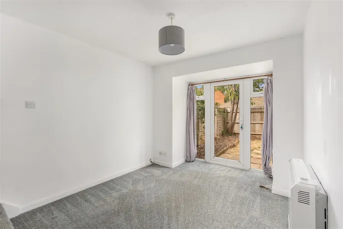 Property carousel image 3