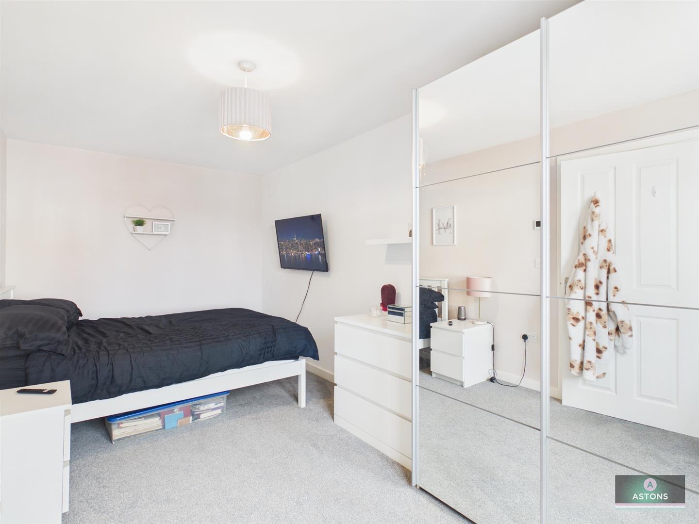 Sangster Close, Crawley Image 6