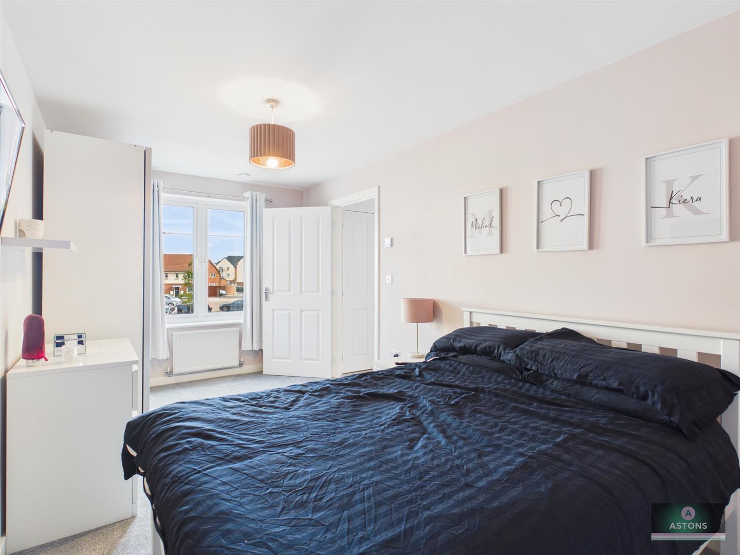 Sangster Close, Crawley Image 9