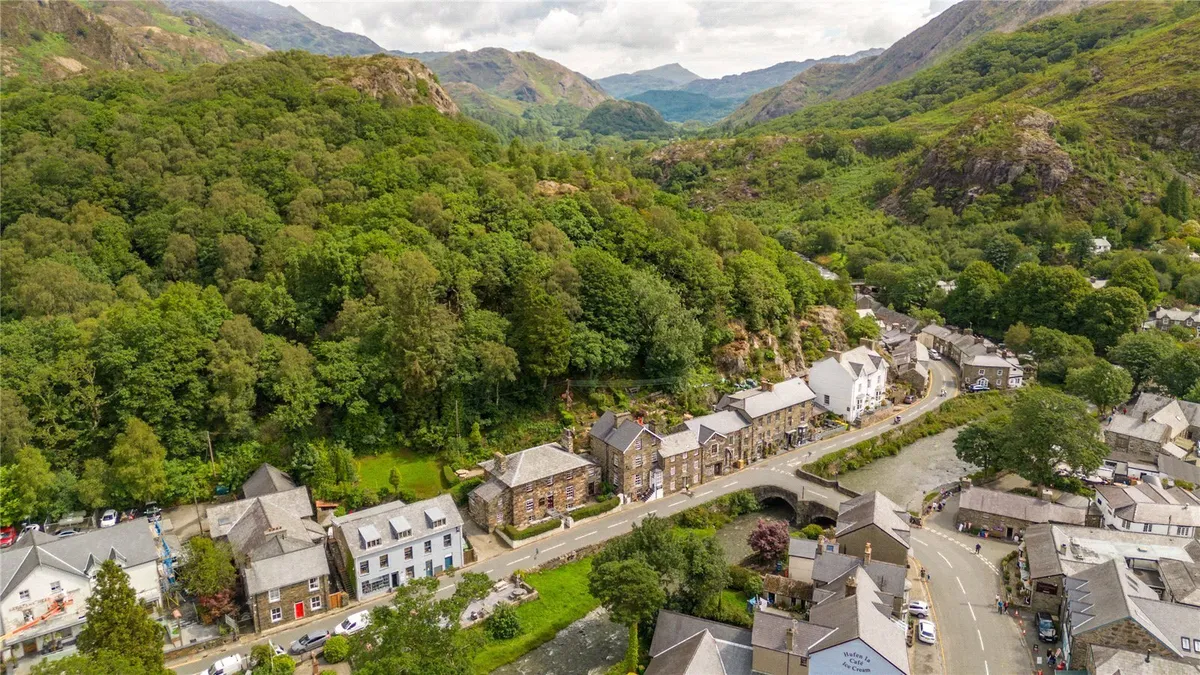 Caernarfon Road, Beddgelert, Caernarfon, Gwynedd, LL55