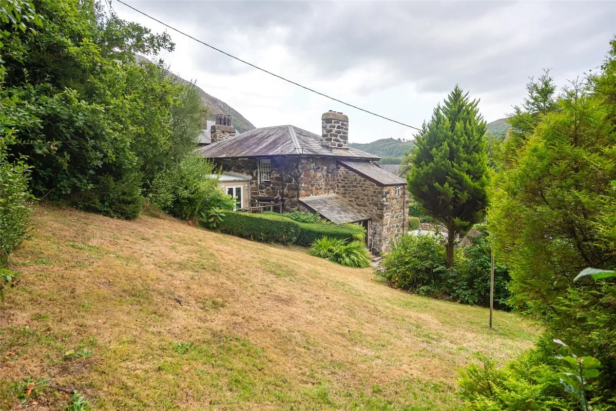 Caernarfon Road, Beddgelert, Caernarfon, Gwynedd, LL55
