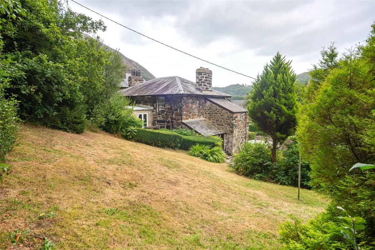 Caernarfon Road, Beddgelert, Caernarfon, Gwynedd, LL55