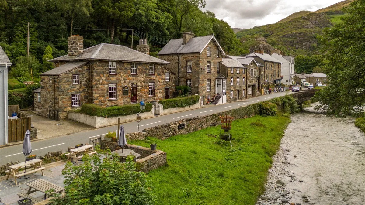 Caernarfon Road, Beddgelert, Caernarfon, Gwynedd, LL55