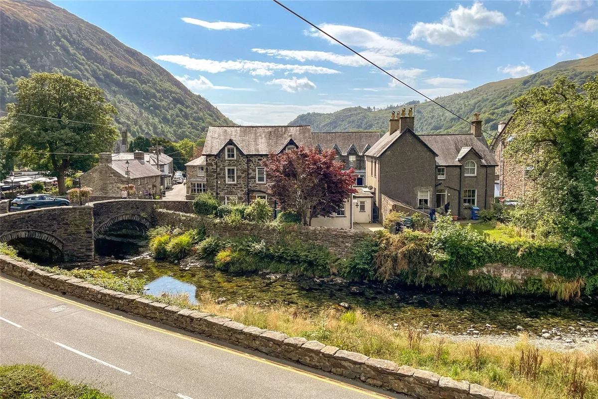 Caernarfon Road, Beddgelert, Caernarfon, Gwynedd, LL55