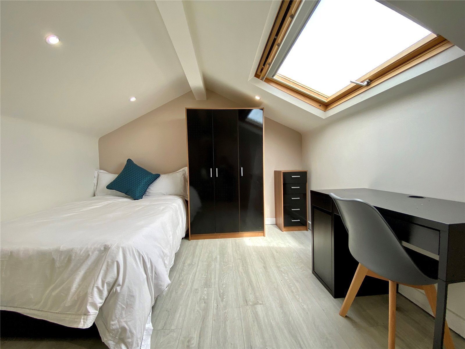 22 Victoria Street, Huddersfield, HD5 Image 1