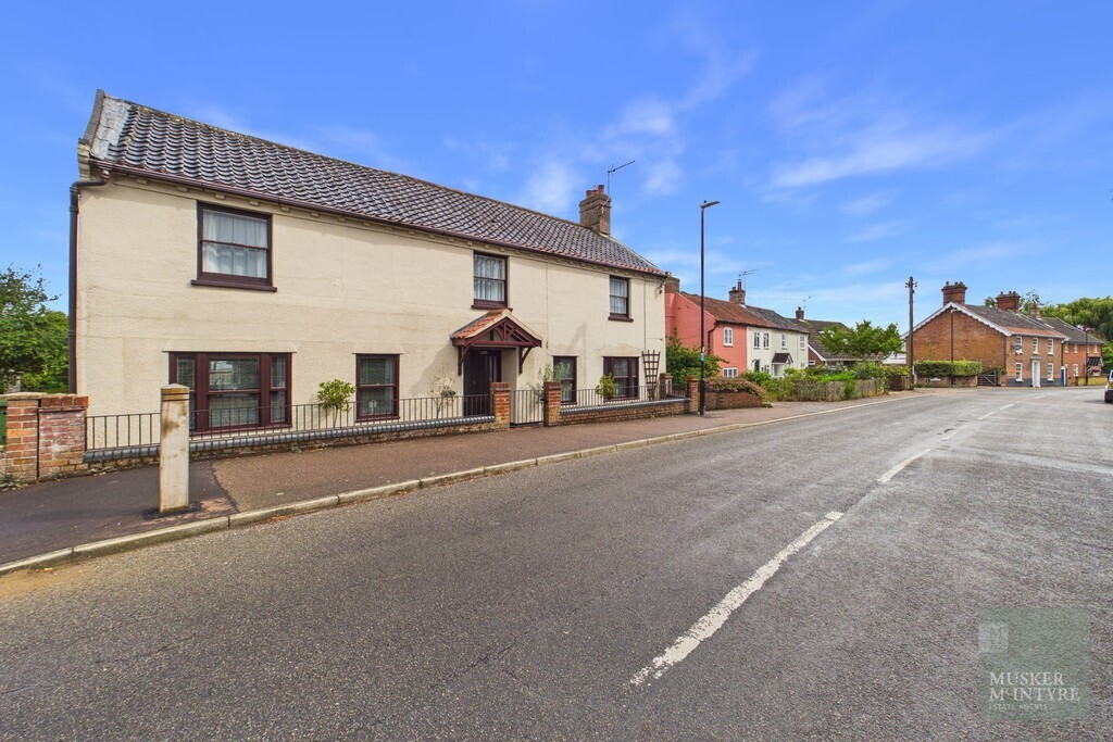 Norwich Road, Chedgrave, Norwich Image 1
