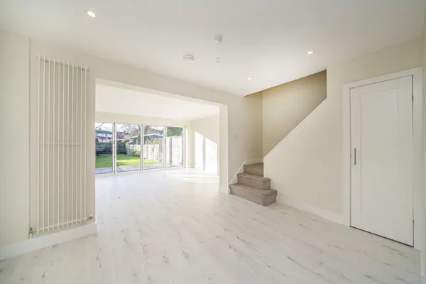 Bourneside Road, Addlestone, KT15 photo 3