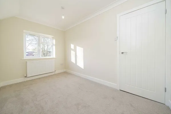 Bourneside Road, Addlestone, KT15 photo 5