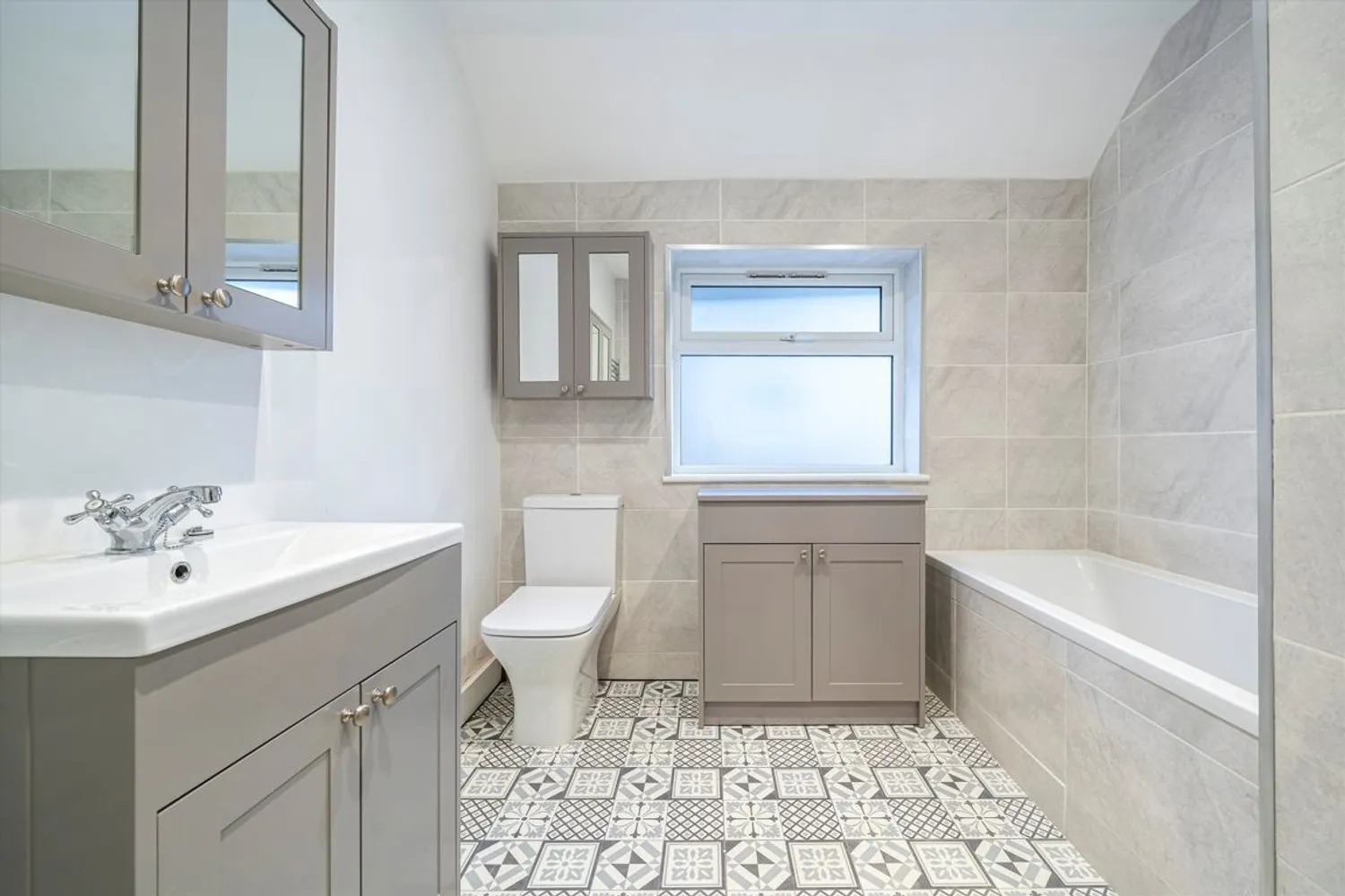 Bourneside Road, Addlestone, KT15 photo 6