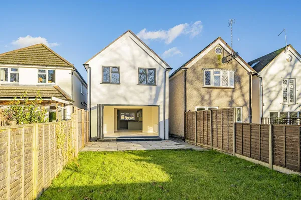 Bourneside Road, Addlestone, KT15 photo 8
