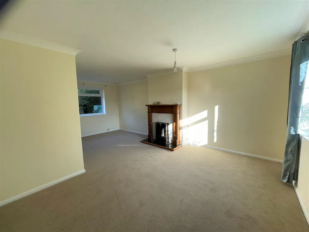 Property carousel item 4
