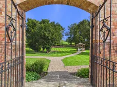 Clopton House Gardens, Stratford-Upon-Avon, CV37 photo 3