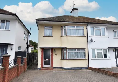 Perivale Gardens, Watford, WD25
