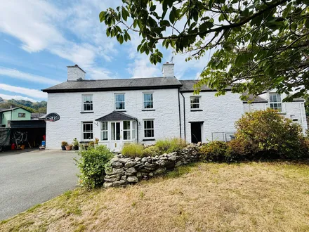 Llanddewi Brefi, Tregaron, SY25