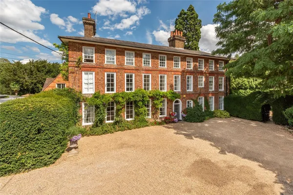 The Street, Betchworth, RH3 photo 1