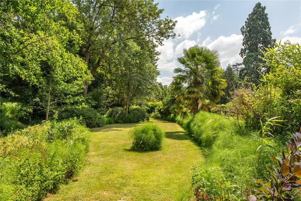 The Street, Betchworth, RH3 photo 9