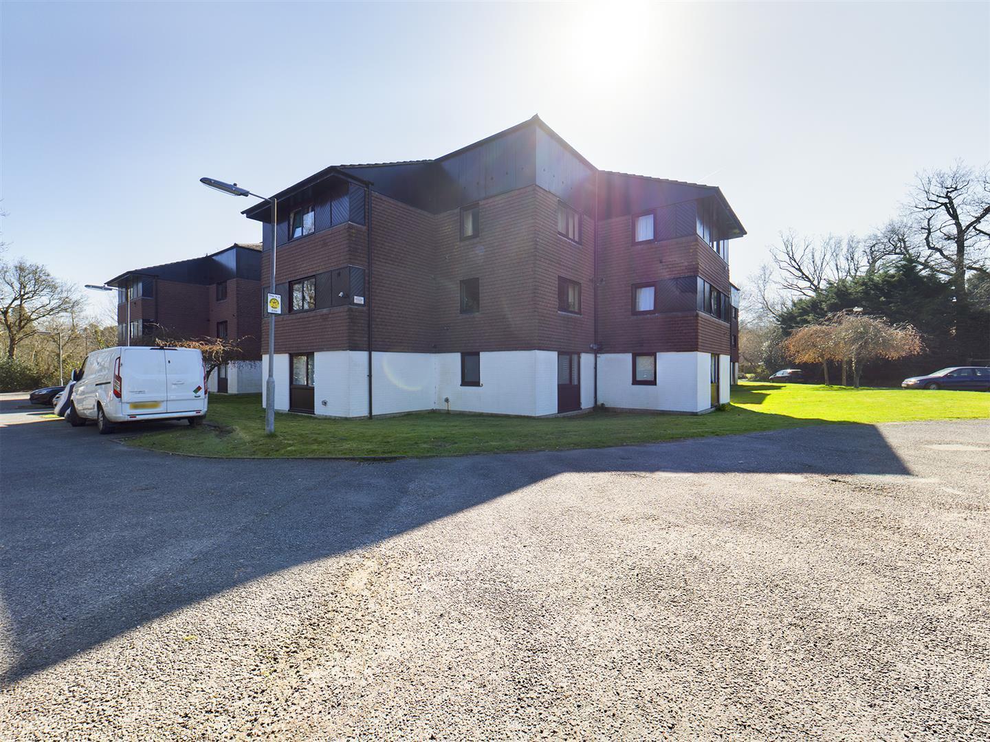Camelot Court, Ifield West Image 1