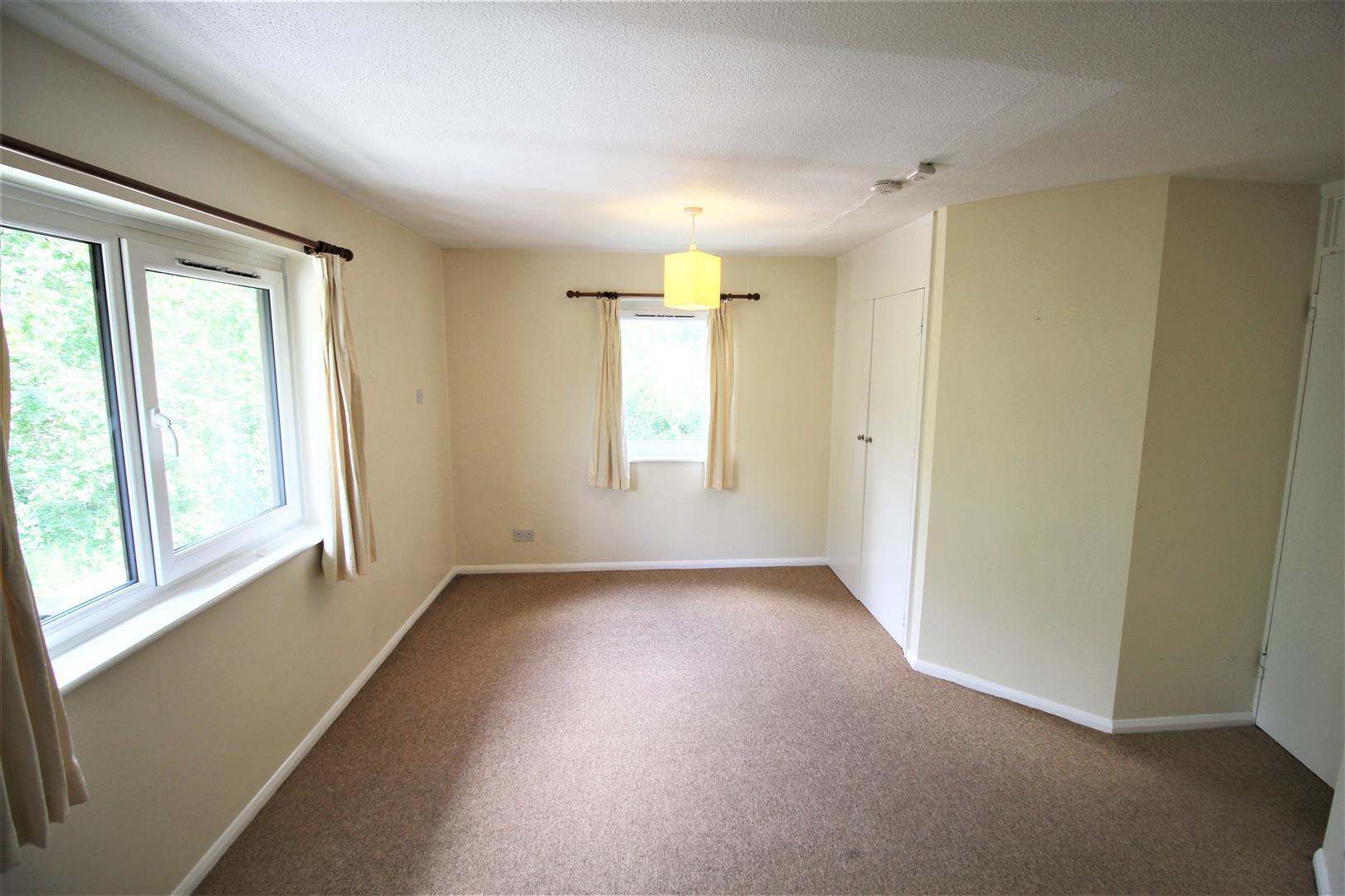 Camelot Court, Ifield West Image 2