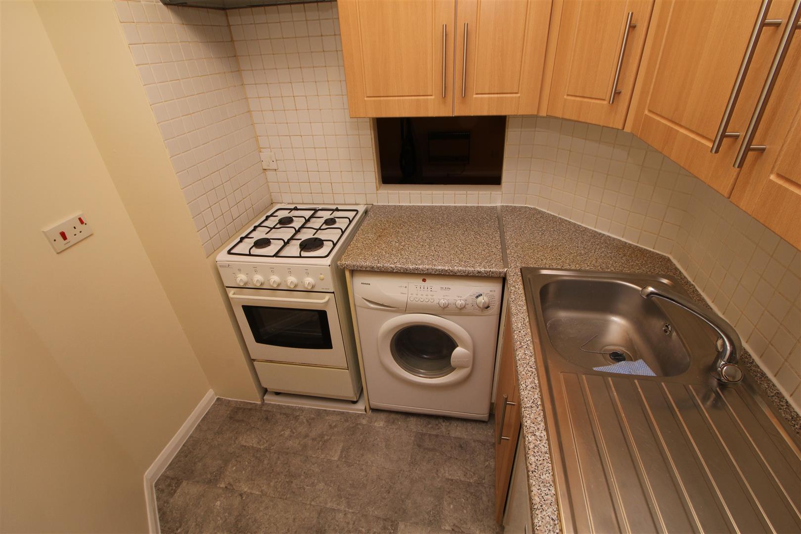 Camelot Court, Ifield West Image 3