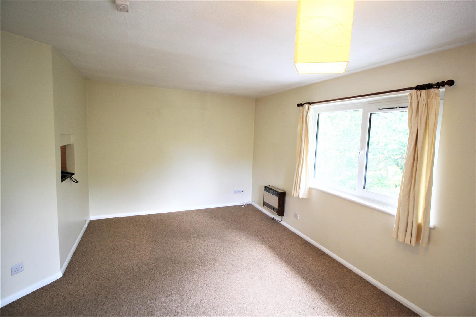 Camelot Court, Ifield West Image 5