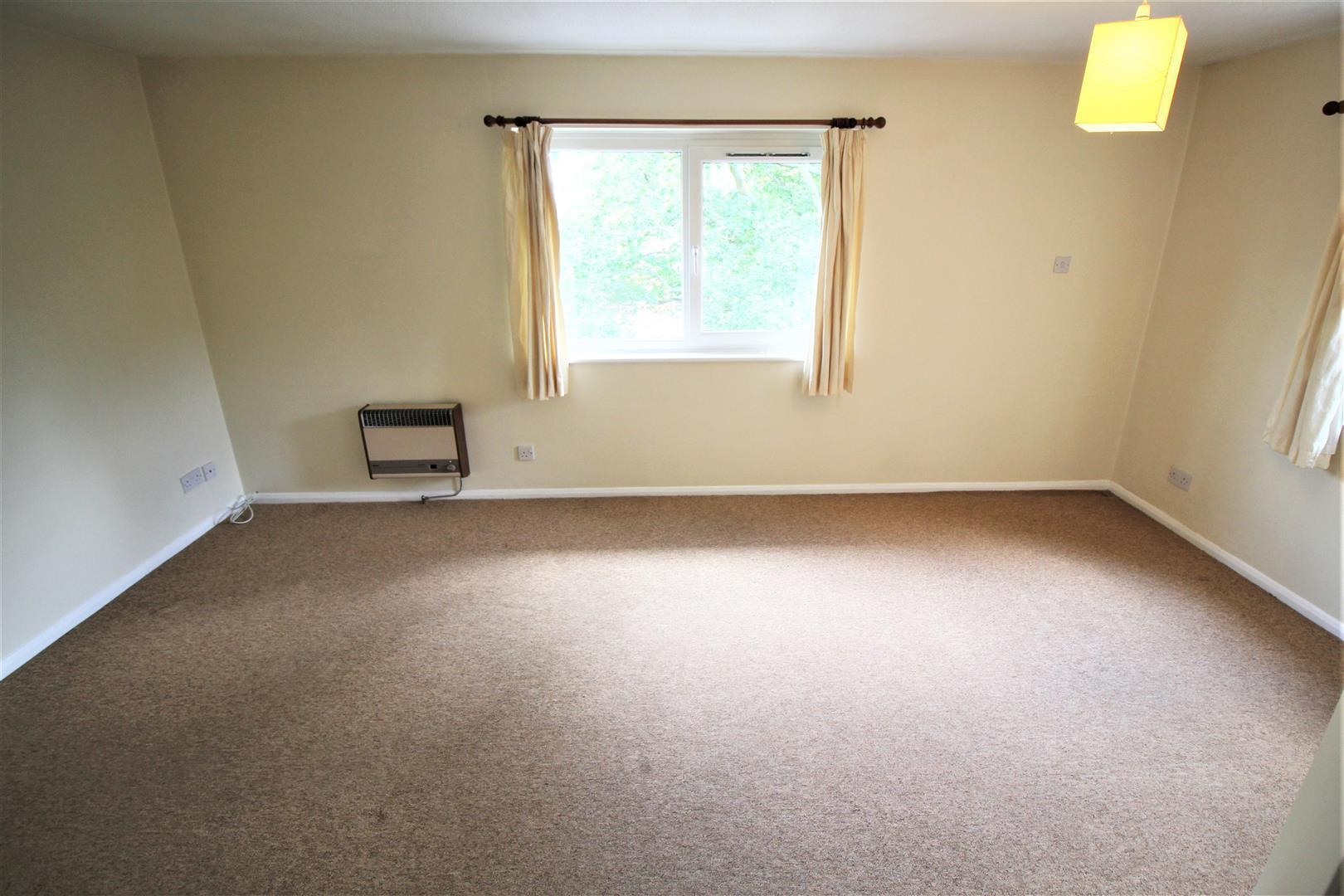 Camelot Court, Ifield West Image 6