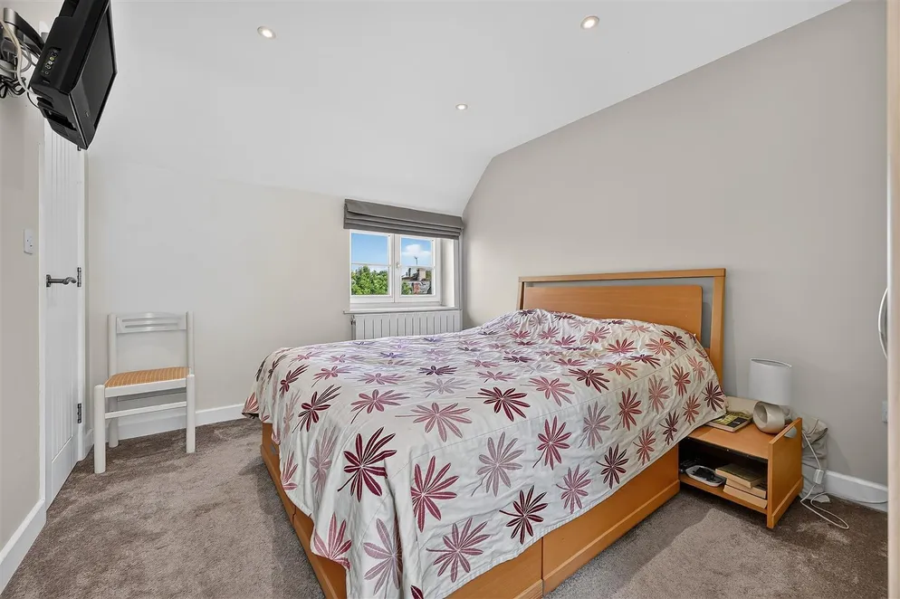 Property carousel item 18