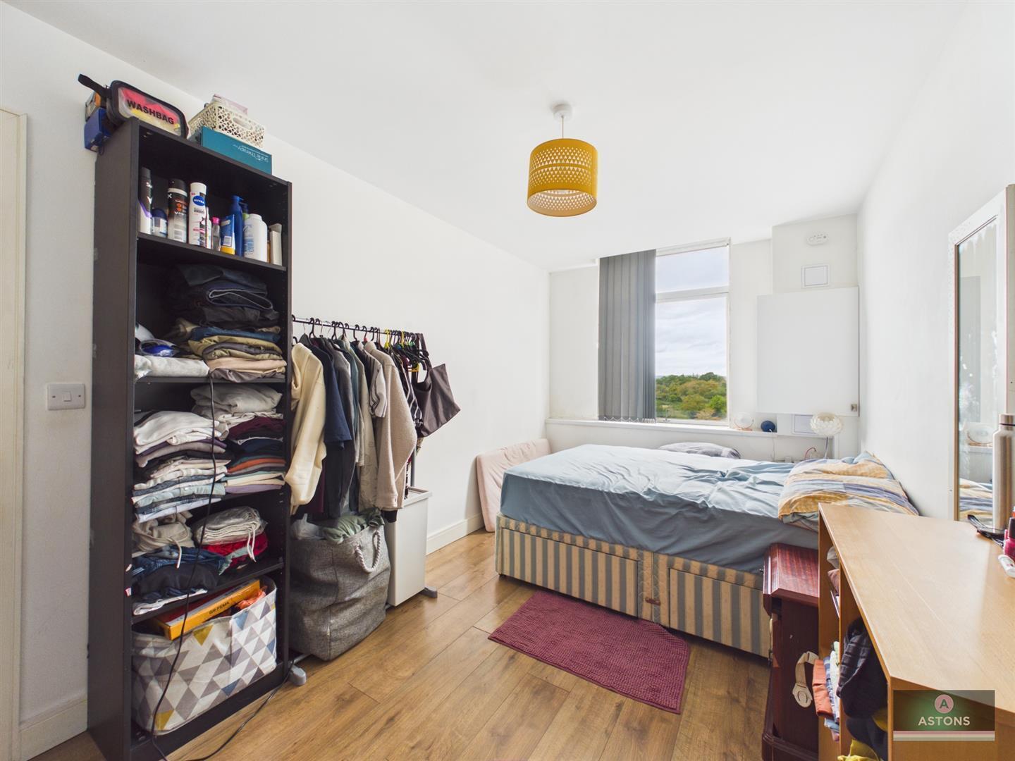 London Road, Lowfield Heath Image 6