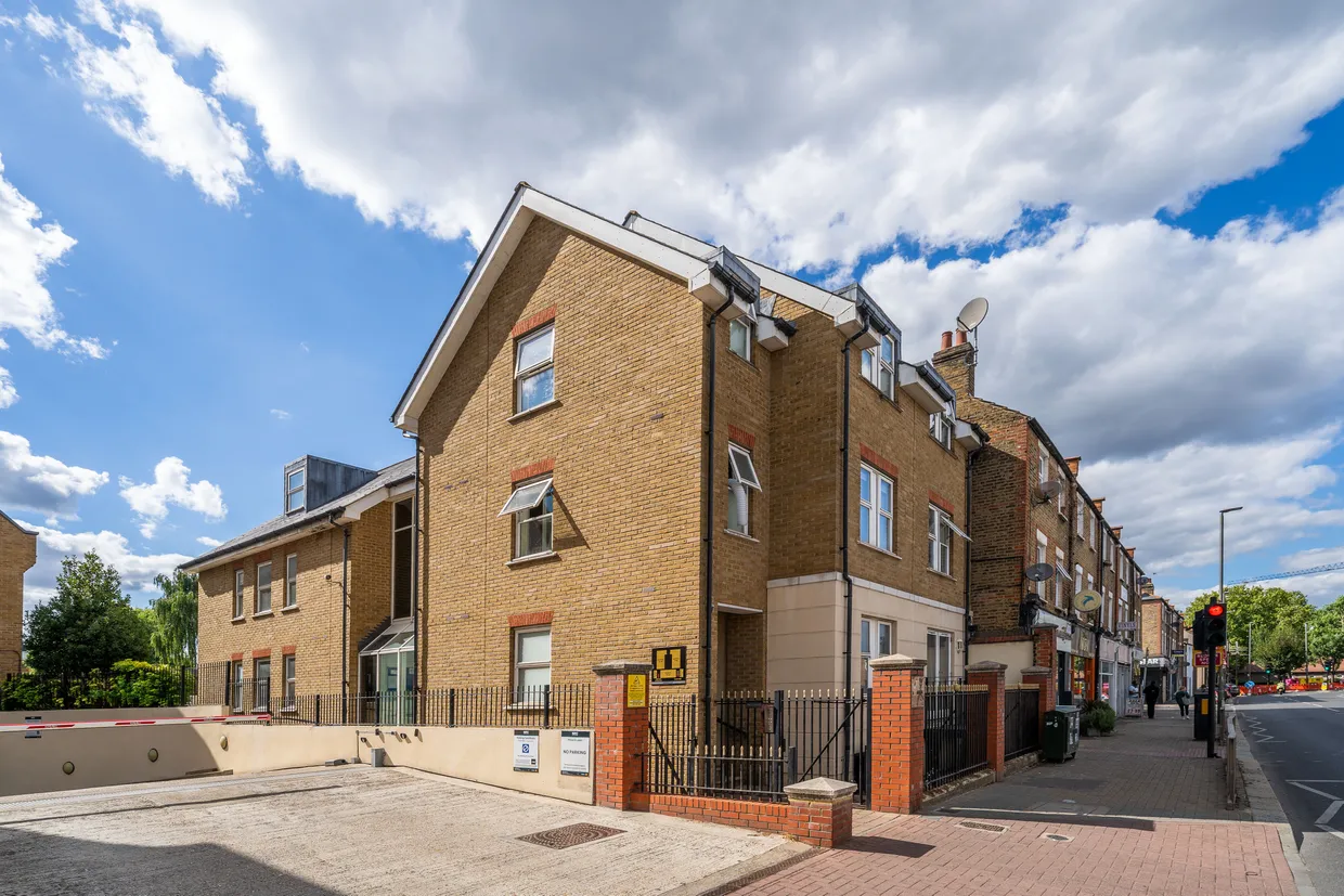 330 Garratt Lane, London, SW18 photo 2