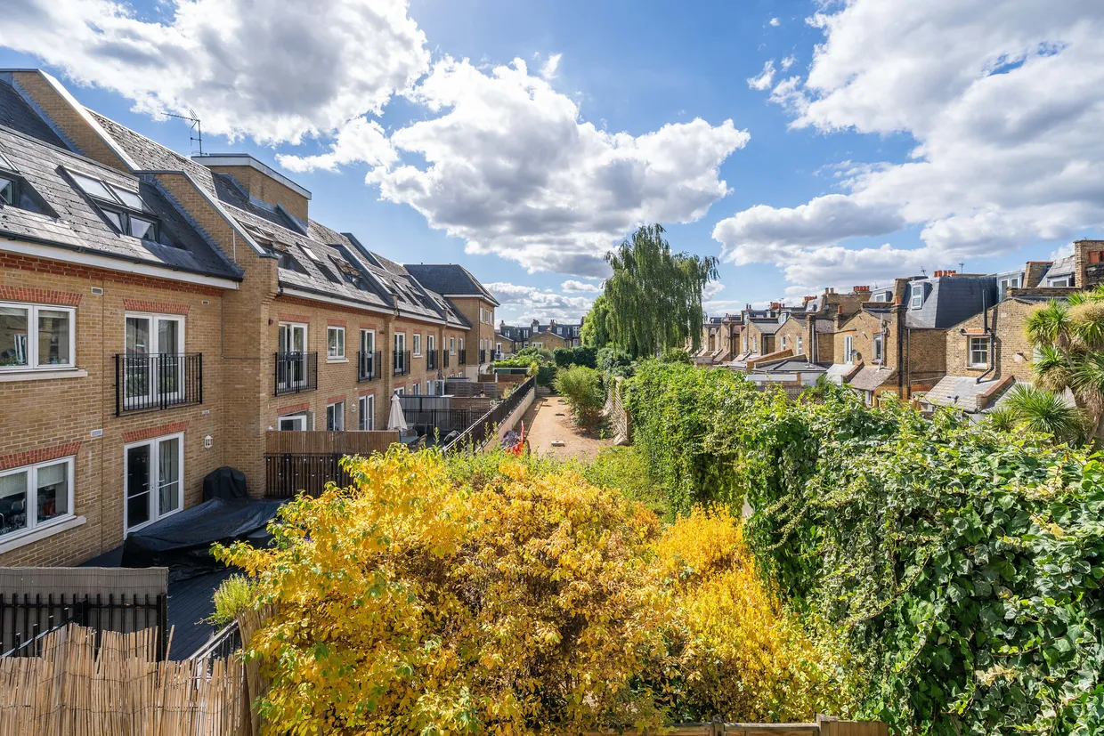 330 Garratt Lane, London, SW18 photo 3