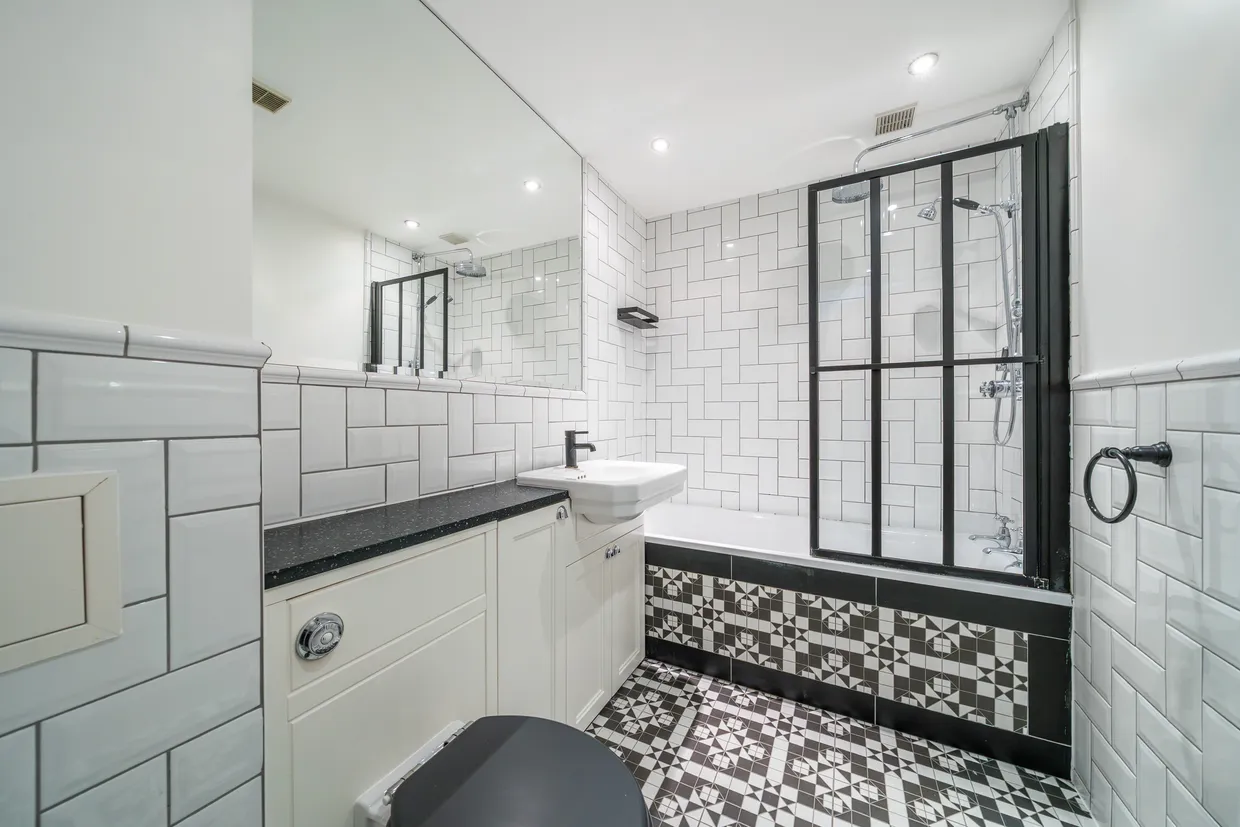 330 Garratt Lane, London, SW18 photo 8