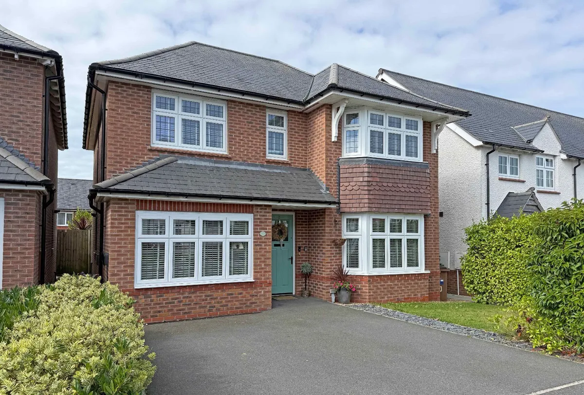 Llwybr Y Gwynt, Penrhosgarnedd, Bangor, Gwynedd, LL57