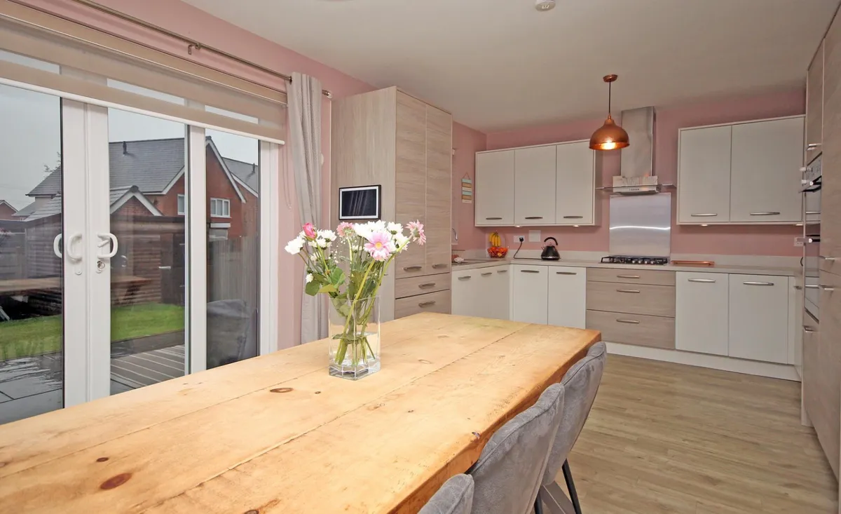 Llwybr Y Gwynt, Penrhosgarnedd, Bangor, Gwynedd, LL57