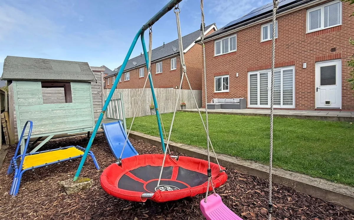 Llwybr Y Gwynt, Penrhosgarnedd, Bangor, Gwynedd, LL57