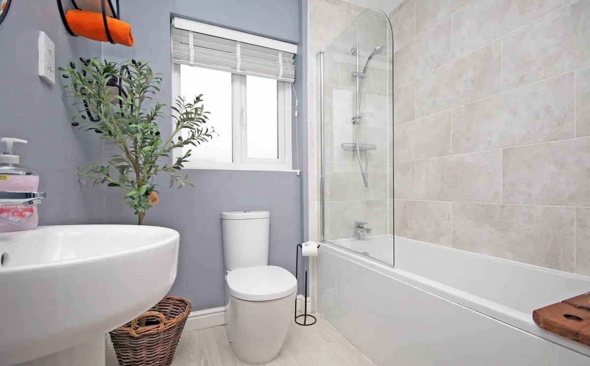 Llwybr Y Gwynt, Penrhosgarnedd, Bangor, Gwynedd, LL57