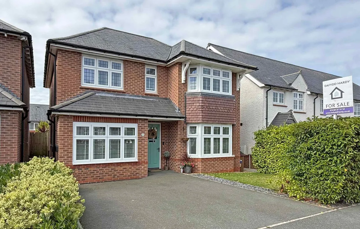 Llwybr Y Gwynt, Penrhosgarnedd, Bangor, Gwynedd, LL57