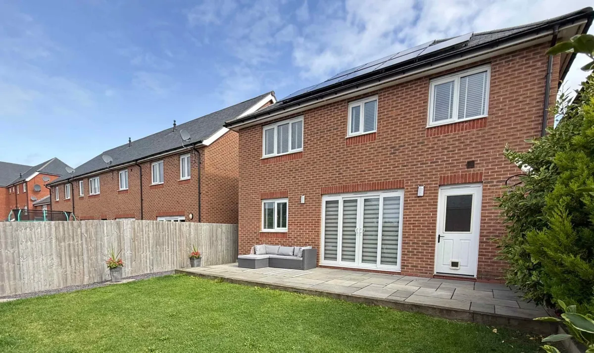 Llwybr Y Gwynt, Penrhosgarnedd, Bangor, Gwynedd, LL57