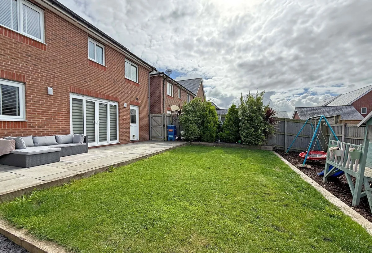 Llwybr Y Gwynt, Penrhosgarnedd, Bangor, Gwynedd, LL57