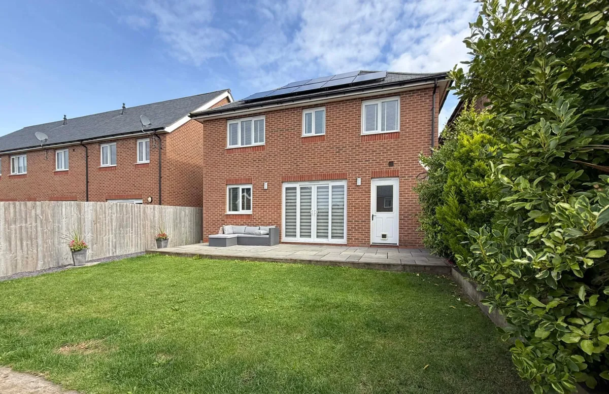Llwybr Y Gwynt, Penrhosgarnedd, Bangor, Gwynedd, LL57