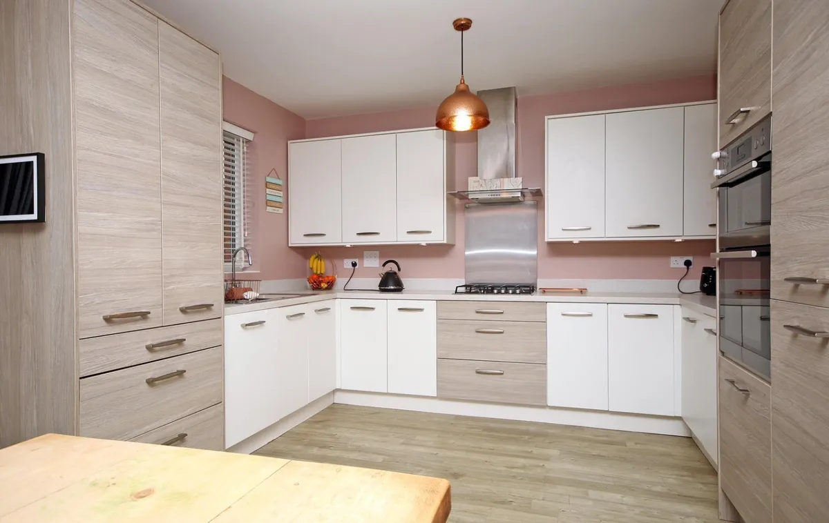 Llwybr Y Gwynt, Penrhosgarnedd, Bangor, Gwynedd, LL57