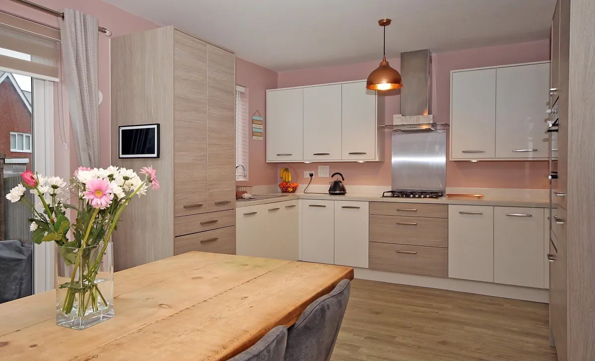 Llwybr Y Gwynt, Penrhosgarnedd, Bangor, Gwynedd, LL57