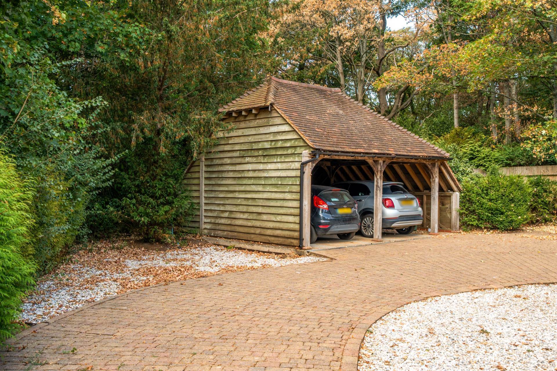 Puttenham, Guildford, Surrey Image 30