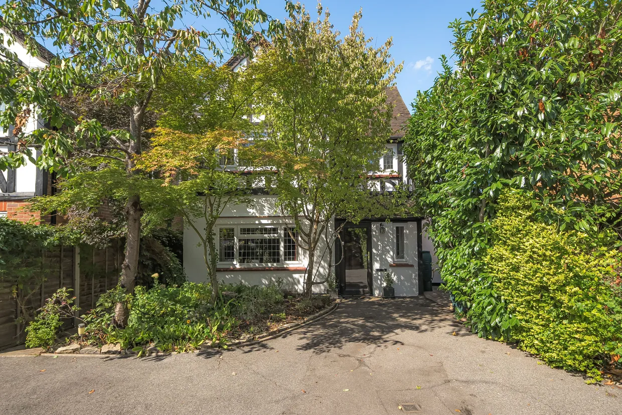 Woodham Lane, Addlestone, KT15 photo 1